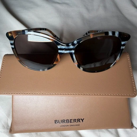 Burberry 55mm Phantos Sunglasses - Picture 2 of 10
